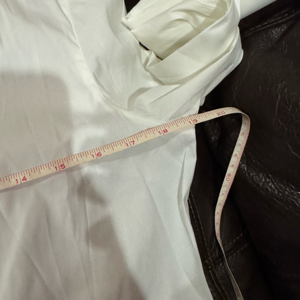 Lafayette 148 New York Crisp White cotton / spandex Button Down Shirt sz 10 - Picture 10 of 13